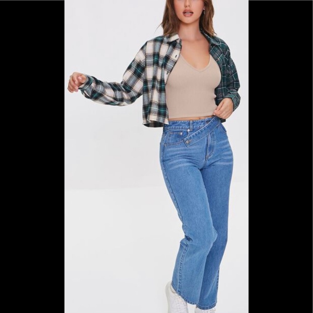 Crisscross Belt Straight-Leg Jeans